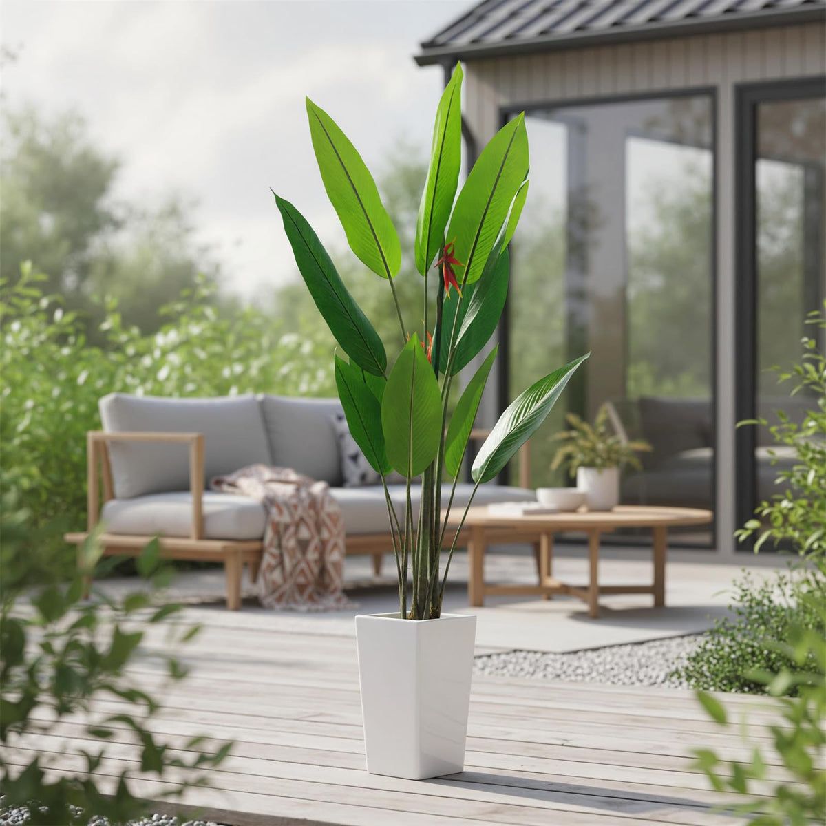 Detalle de las hojas realistas de la planta artificial Ave del Paraíso Garvee con textura natural